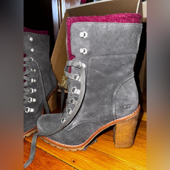 ⭐️UGG Heeled Boots w/fabric, size 7⭐️ - Picture 5 of 17
